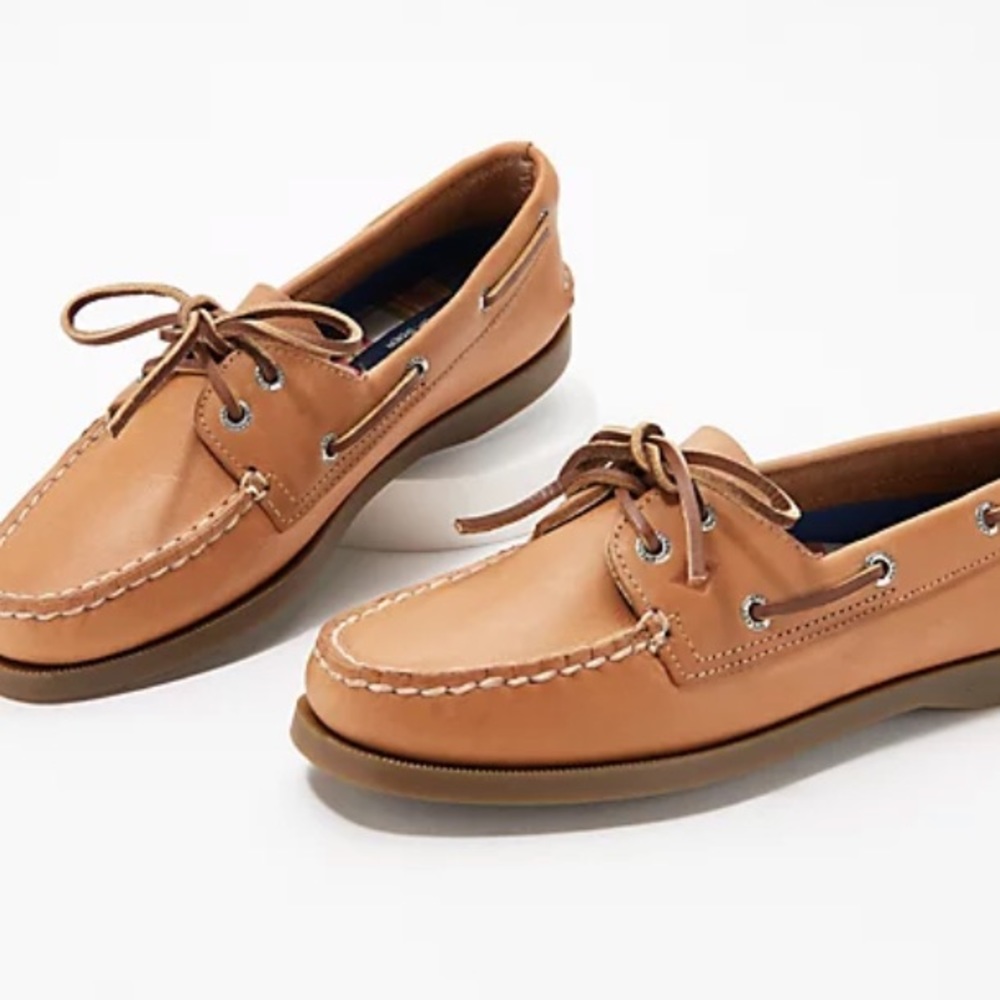 Woman’s sperry’s.